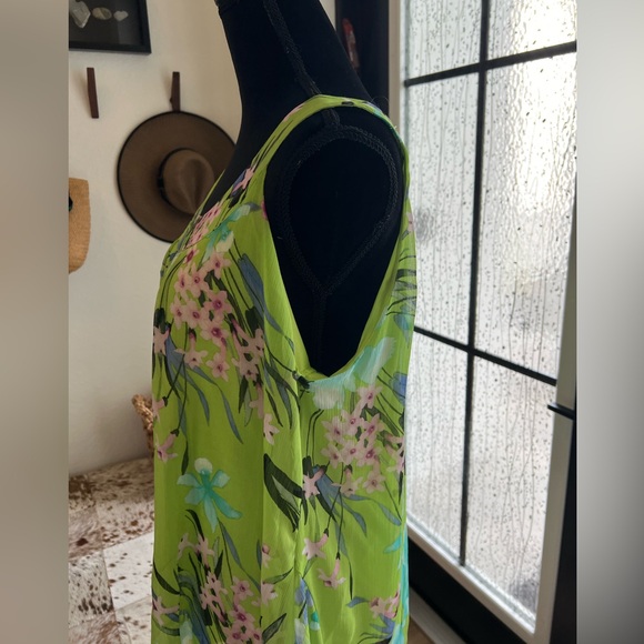 Lime Flowy sleeveless blouse by New Direction in XL - Picture 4 of 7